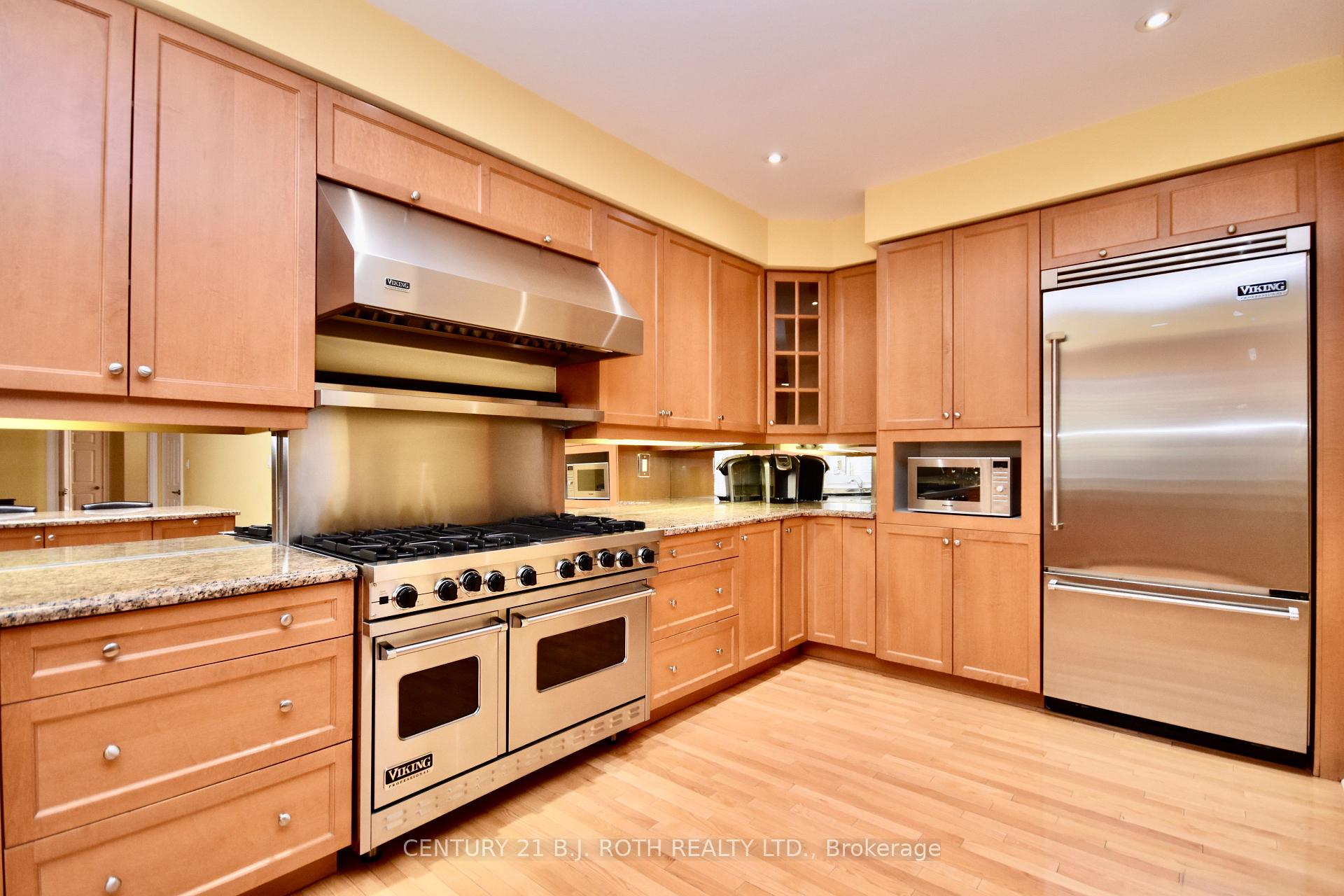 Photo 15 of 41 Camelot Square, Barrie, Innis-Shore — HOMEH