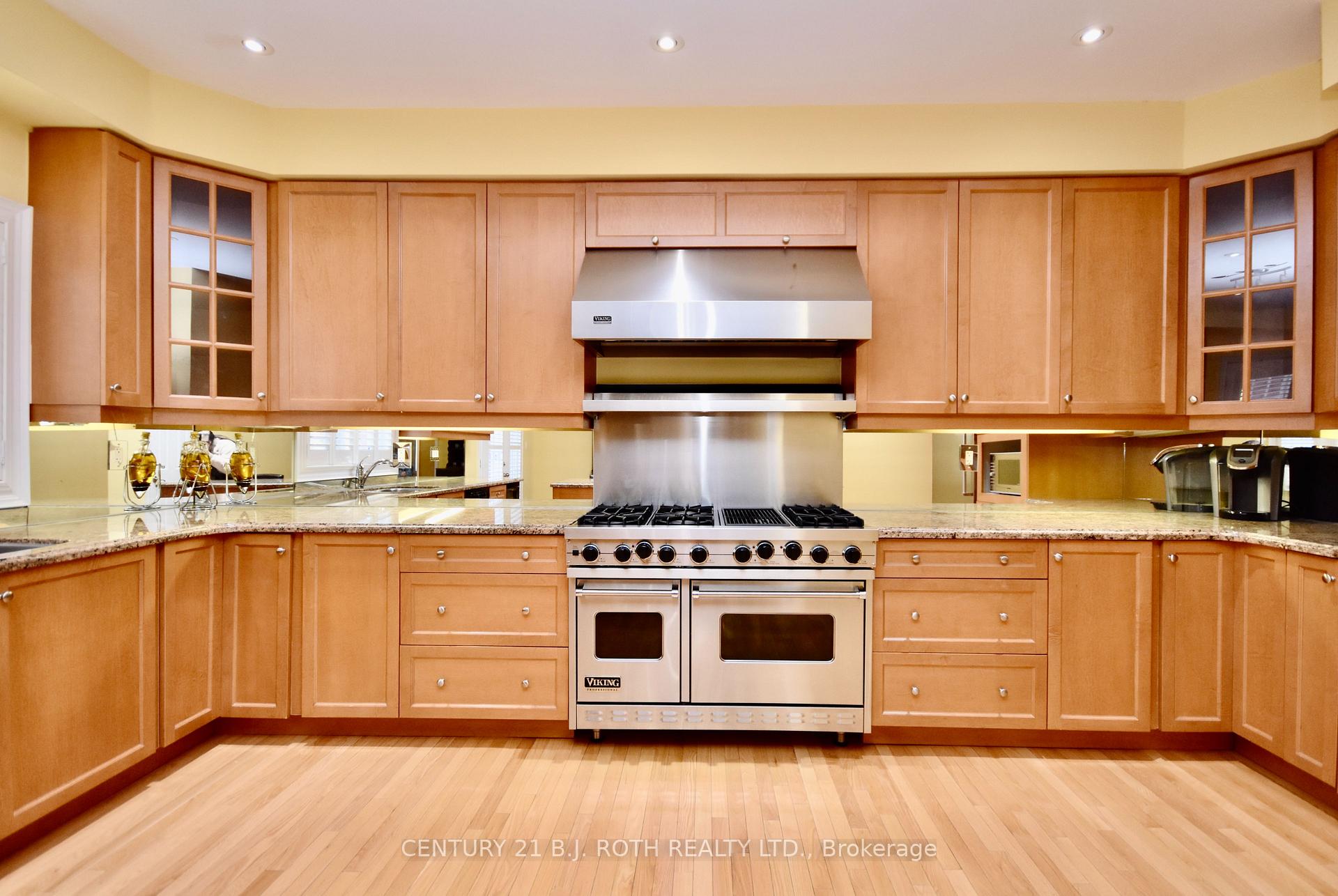 Photo 33 of 41 Camelot Square, Barrie, Innis-Shore — HOMEH