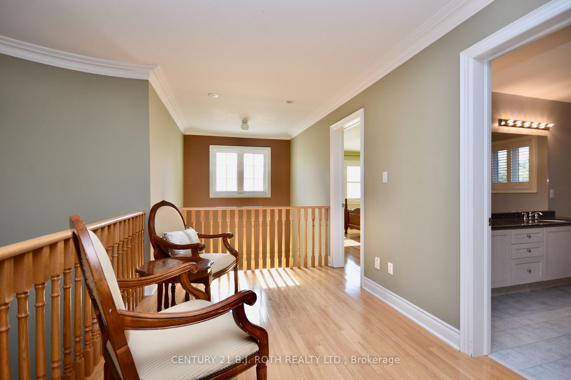 Photo 30 of 41 Camelot Square, Barrie, Innis-Shore — HOMEH