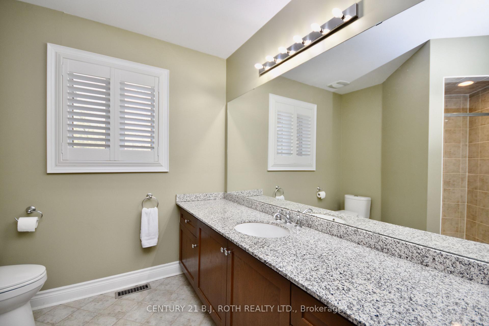 Photo 28 of 41 Camelot Square, Barrie, Innis-Shore — HOMEH