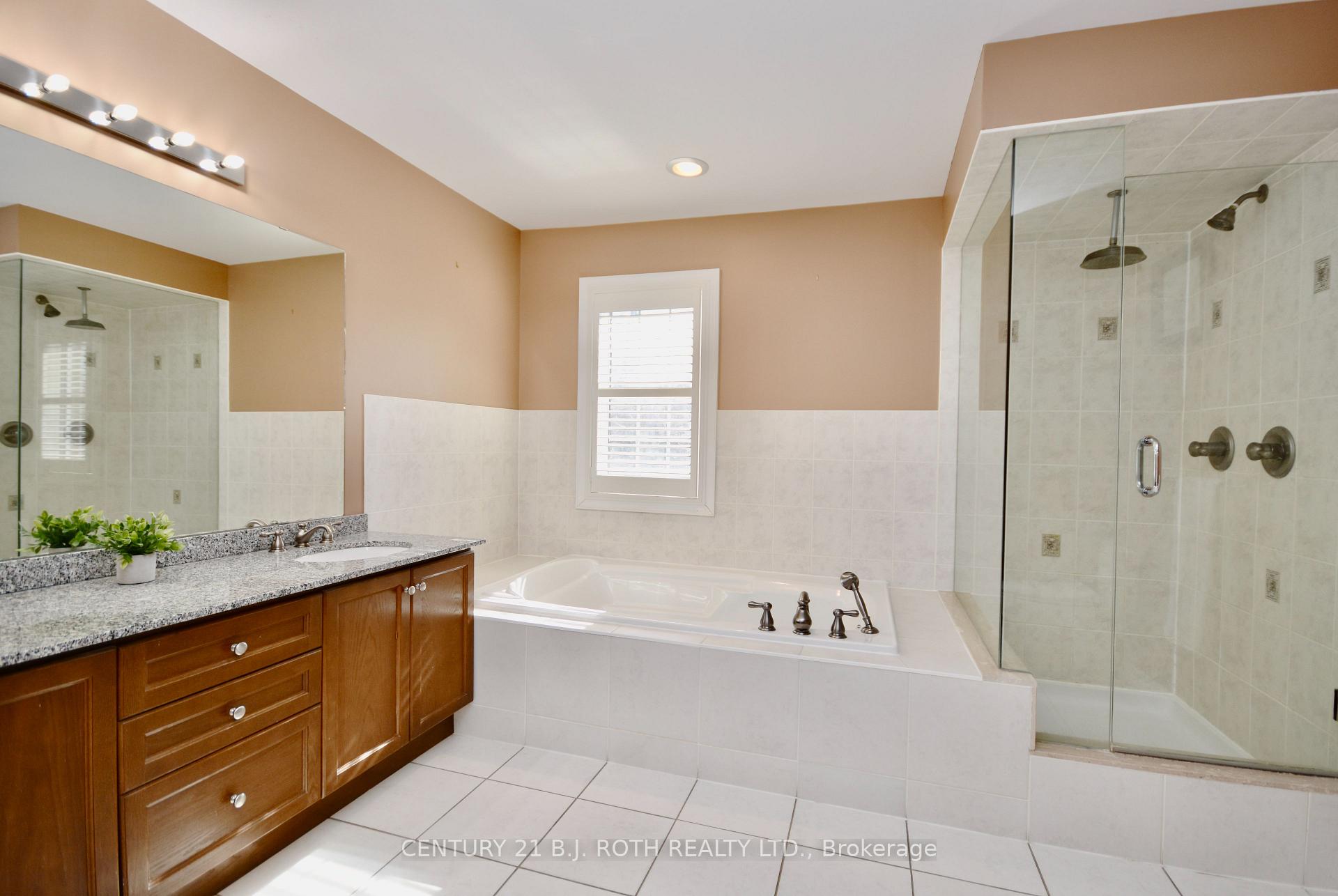 Photo 29 of 41 Camelot Square, Barrie, Innis-Shore — HOMEH