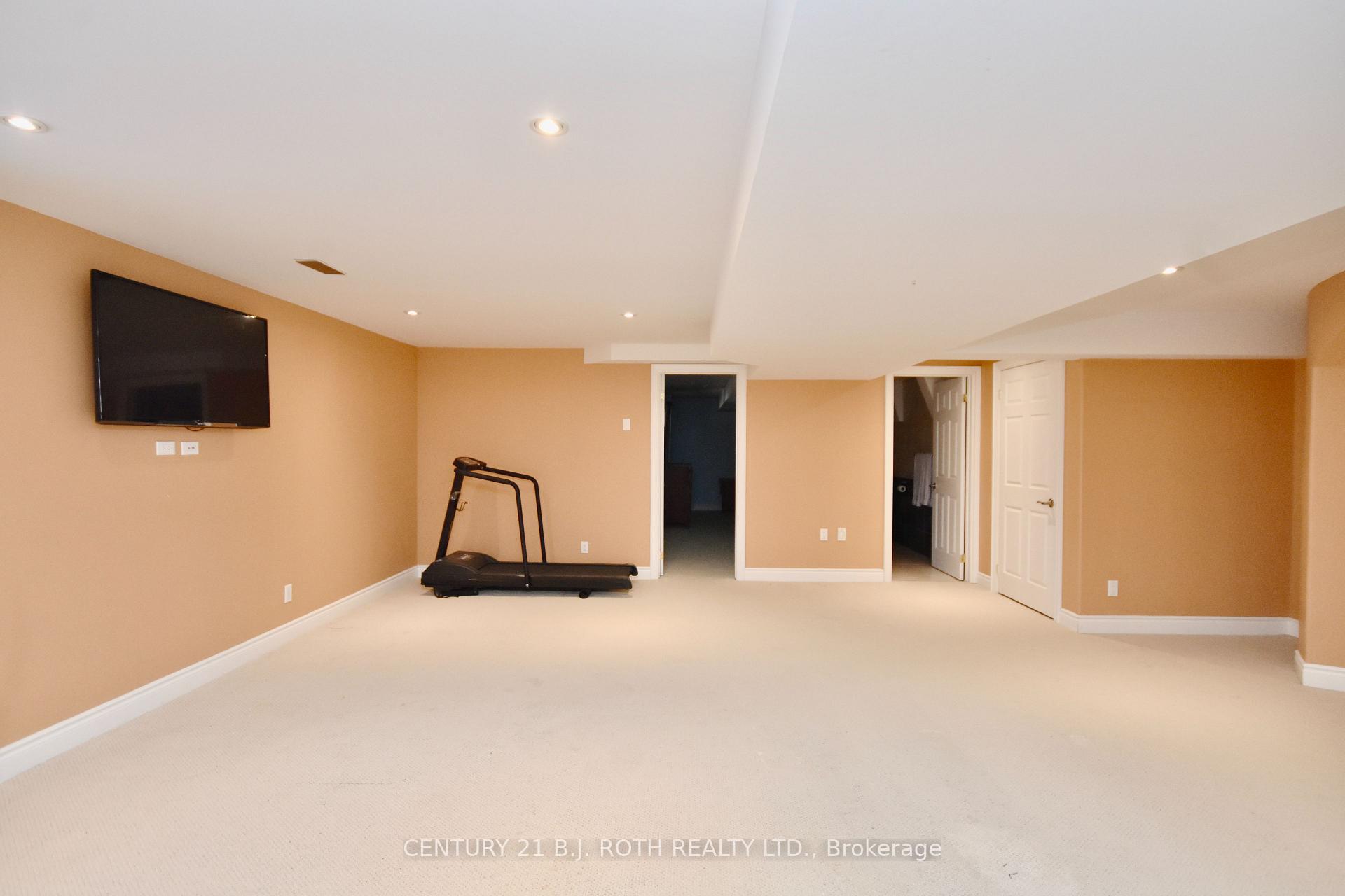 Photo 32 of 41 Camelot Square, Barrie, Innis-Shore — HOMEH