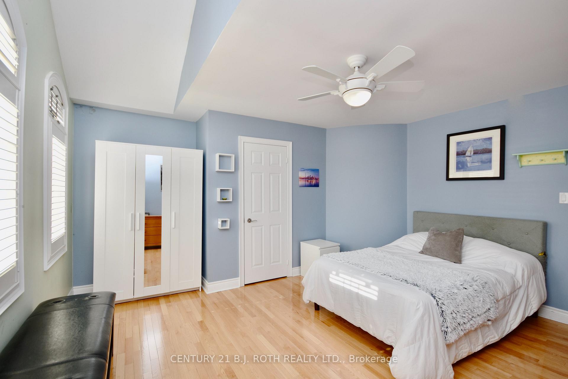 Photo 31 of 41 Camelot Square, Barrie, Innis-Shore — HOMEH
