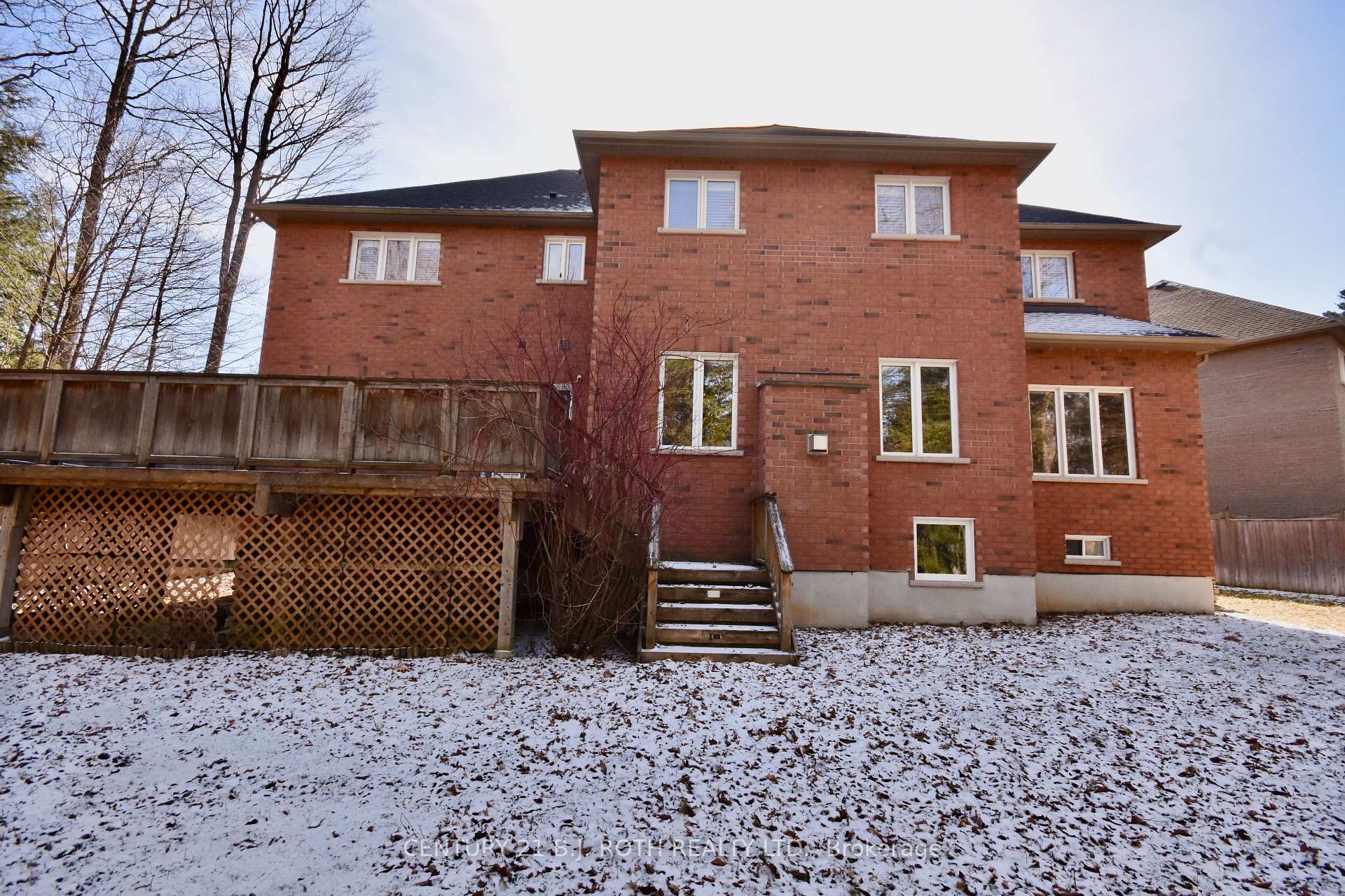 Photo 34 of 41 Camelot Square, Barrie, Innis-Shore — HOMEH