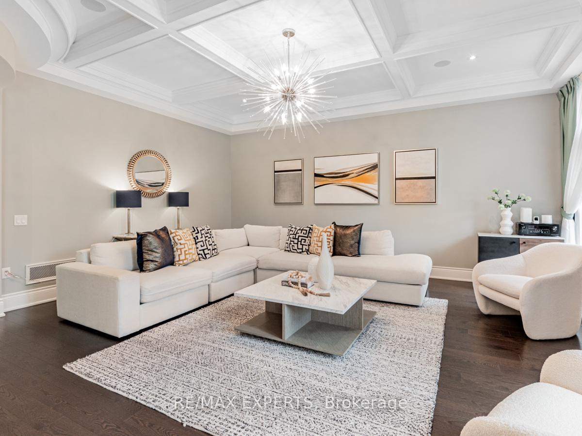 Photo 5 of 16 Sofia Olivia Crescent, Vaughan, Patterson — HOMEH