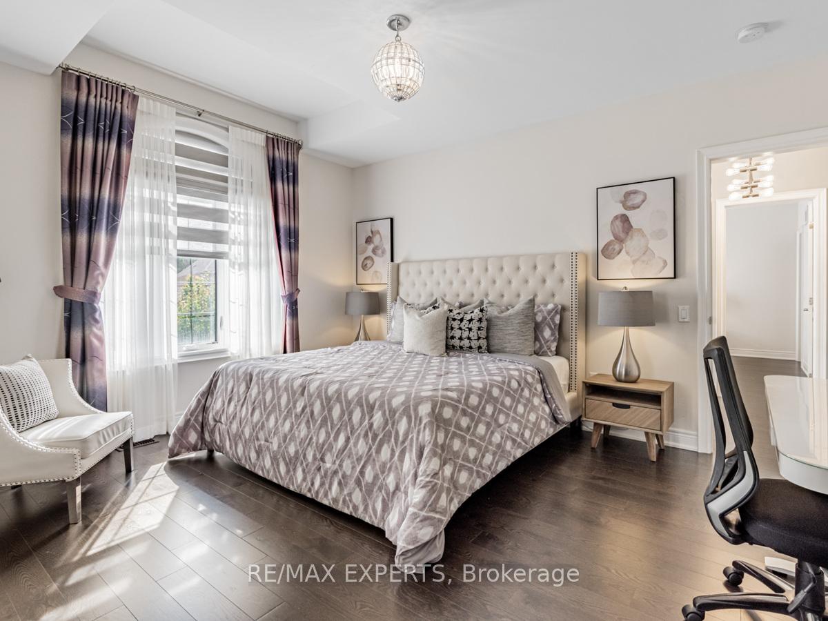 Photo 12 of 16 Sofia Olivia Crescent, Vaughan, Patterson — HOMEH