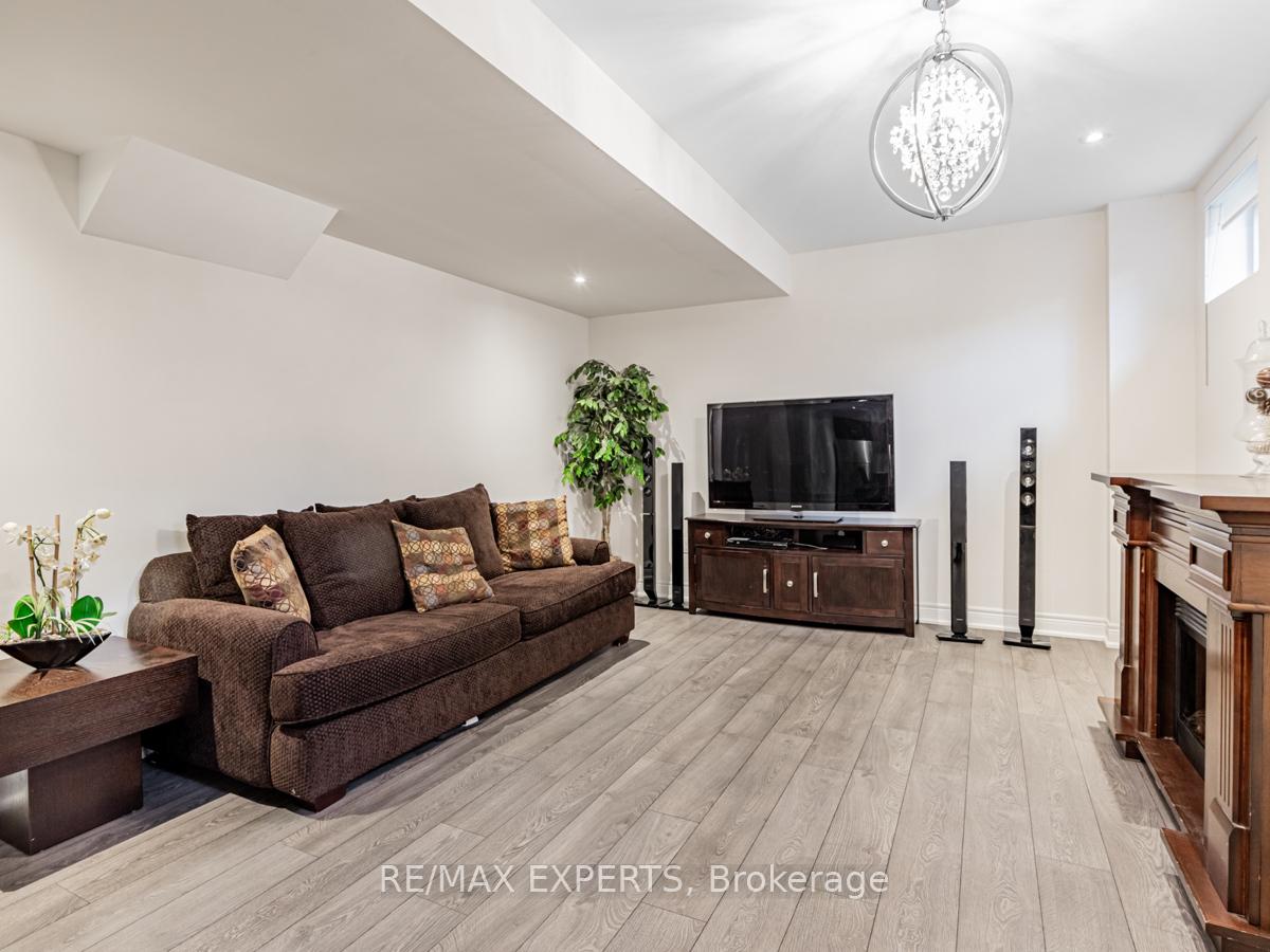 Photo 27 of 16 Sofia Olivia Crescent, Vaughan, Patterson — HOMEH