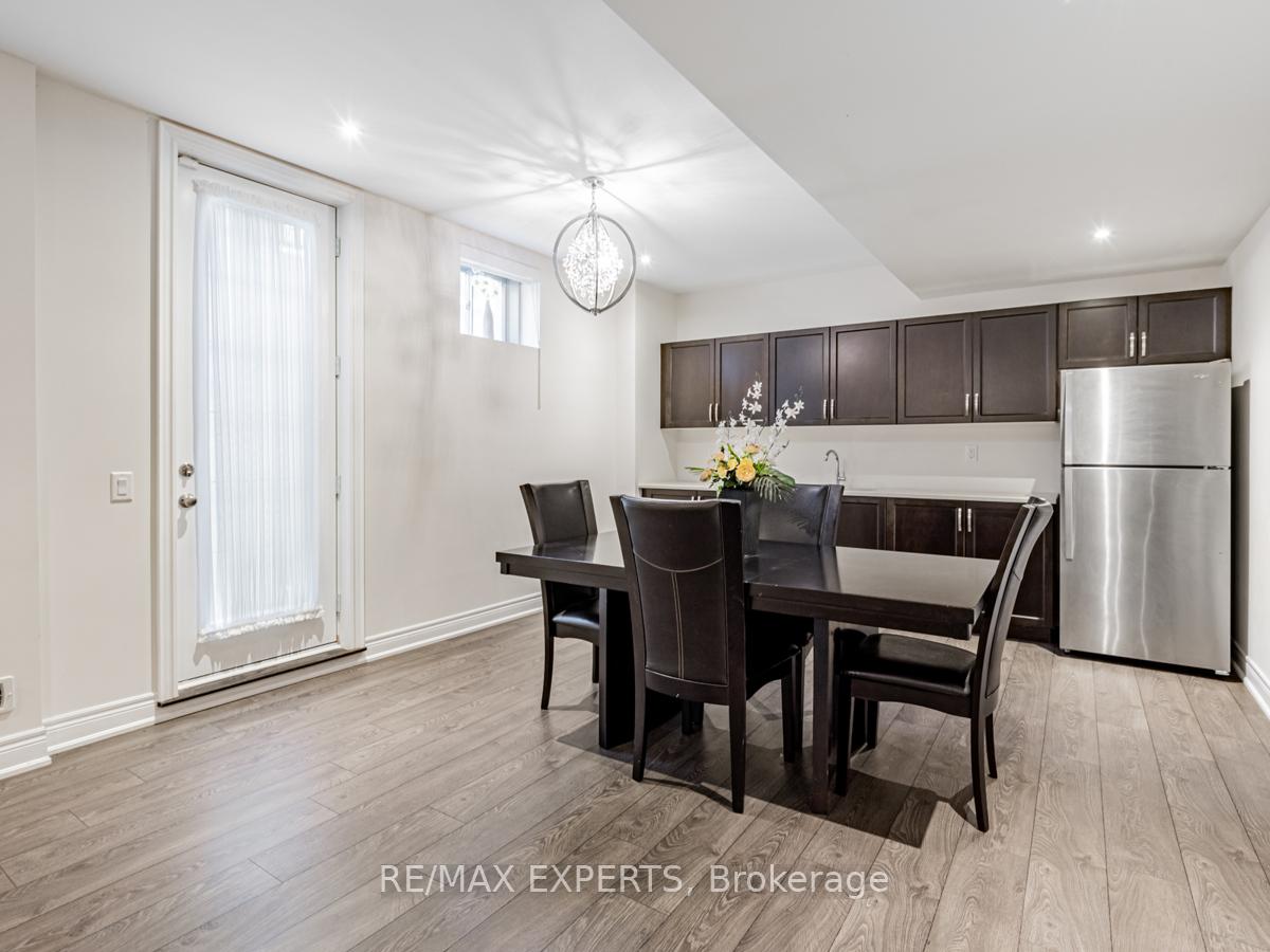 Photo 34 of 16 Sofia Olivia Crescent, Vaughan, Patterson — HOMEH