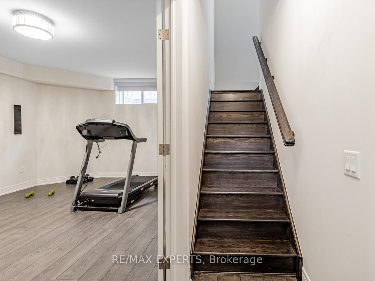 Photo 36 of 16 Sofia Olivia Crescent, Vaughan, Patterson — HOMEH