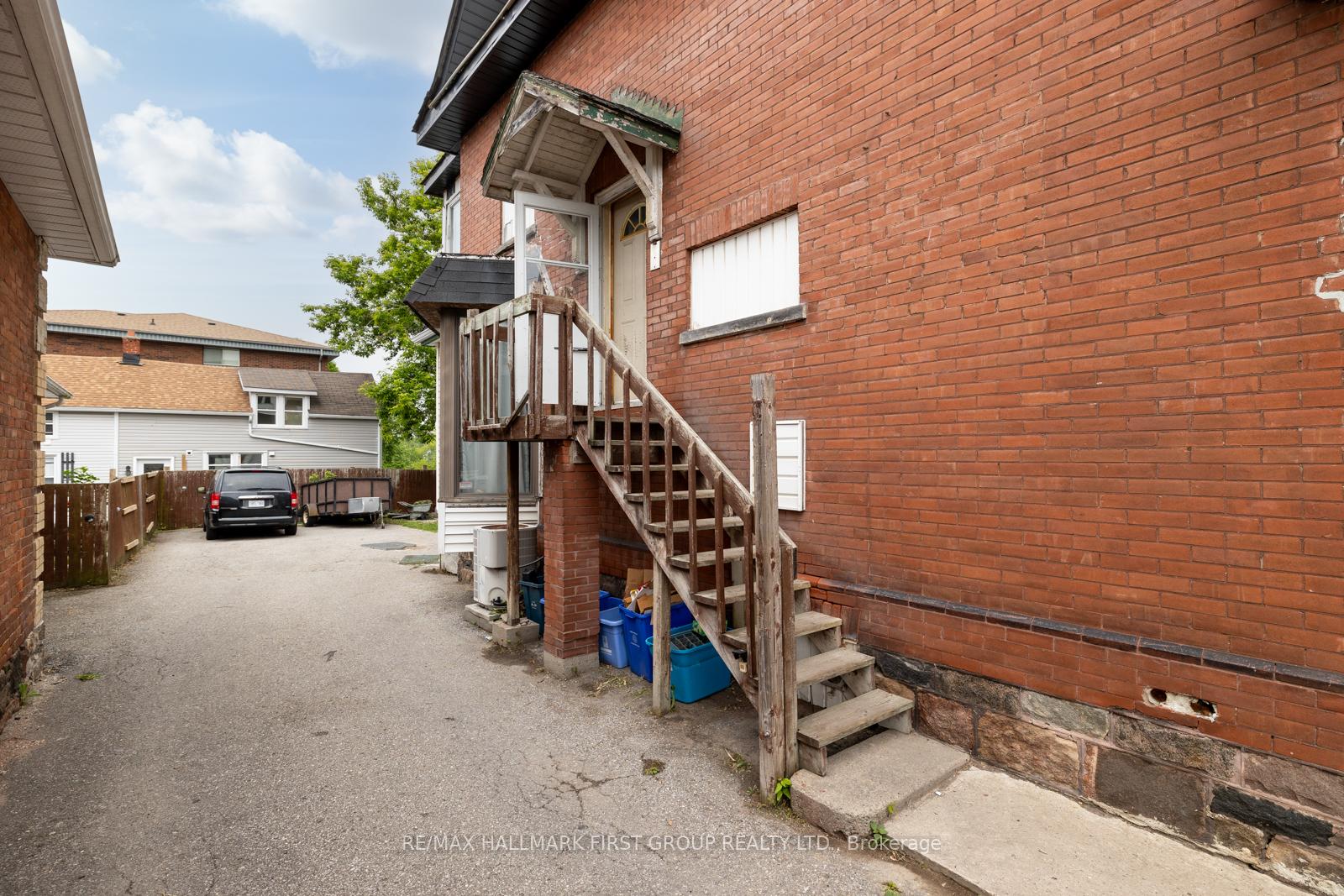 Photo 5 of 156 Centre Street S, Oshawa, Central — HOMEH