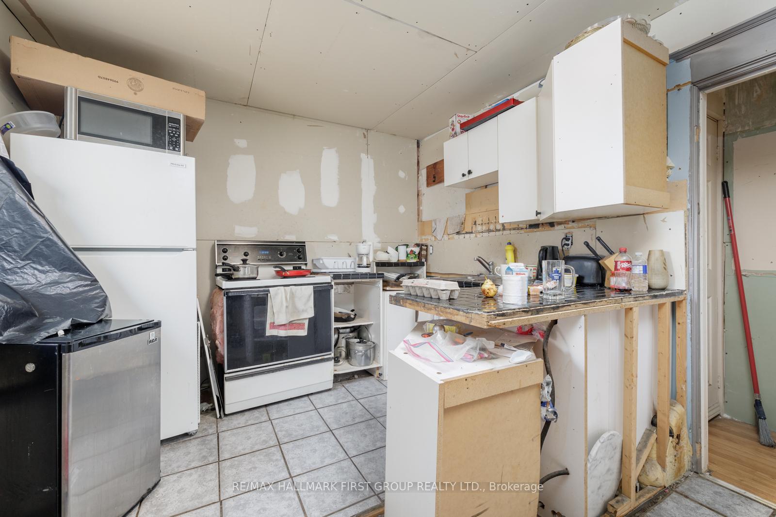 Photo 10 of 156 Centre Street S, Oshawa, Central — HOMEH
