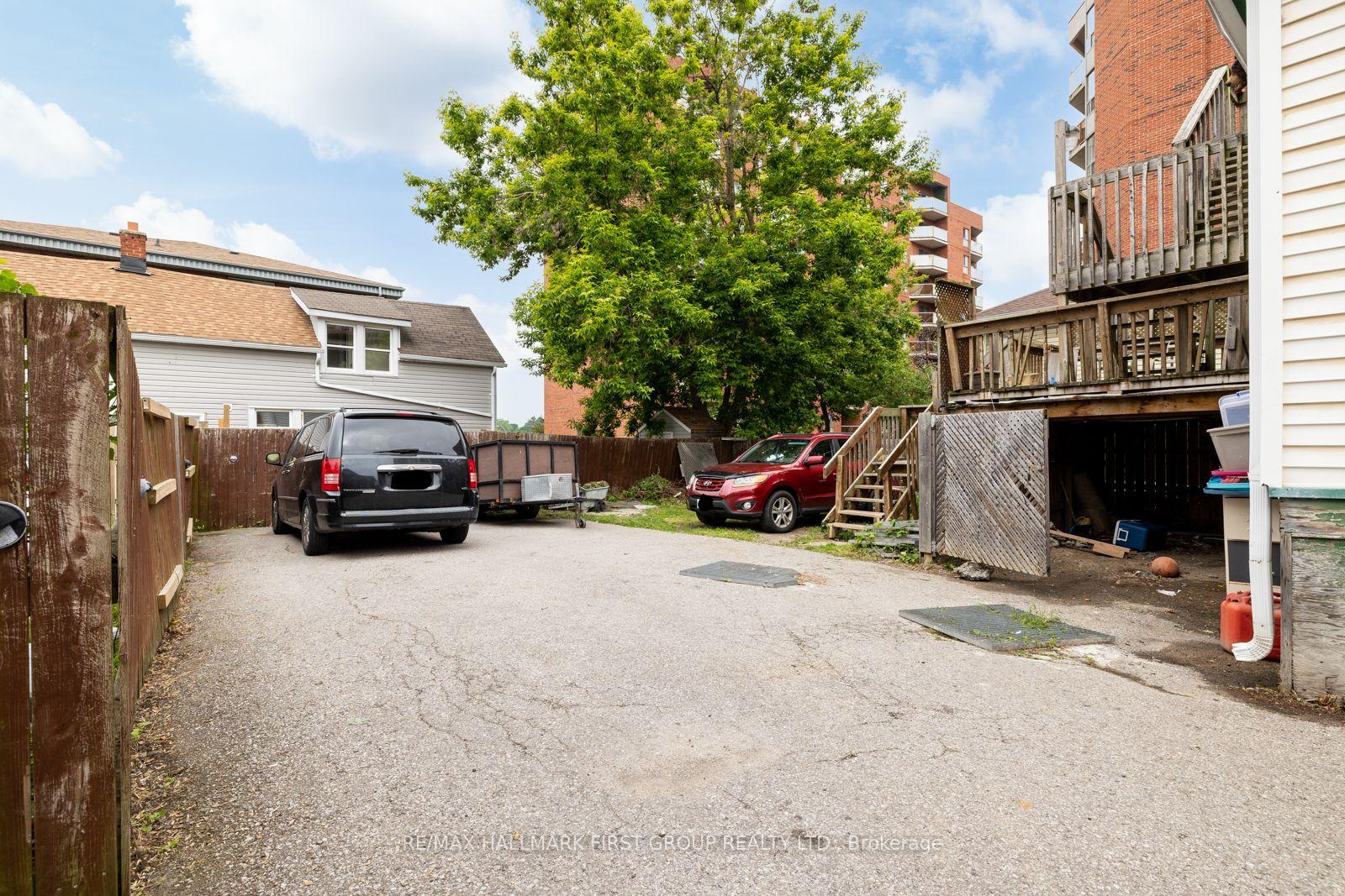 Photo 23 of 156 Centre Street S, Oshawa, Central — HOMEH