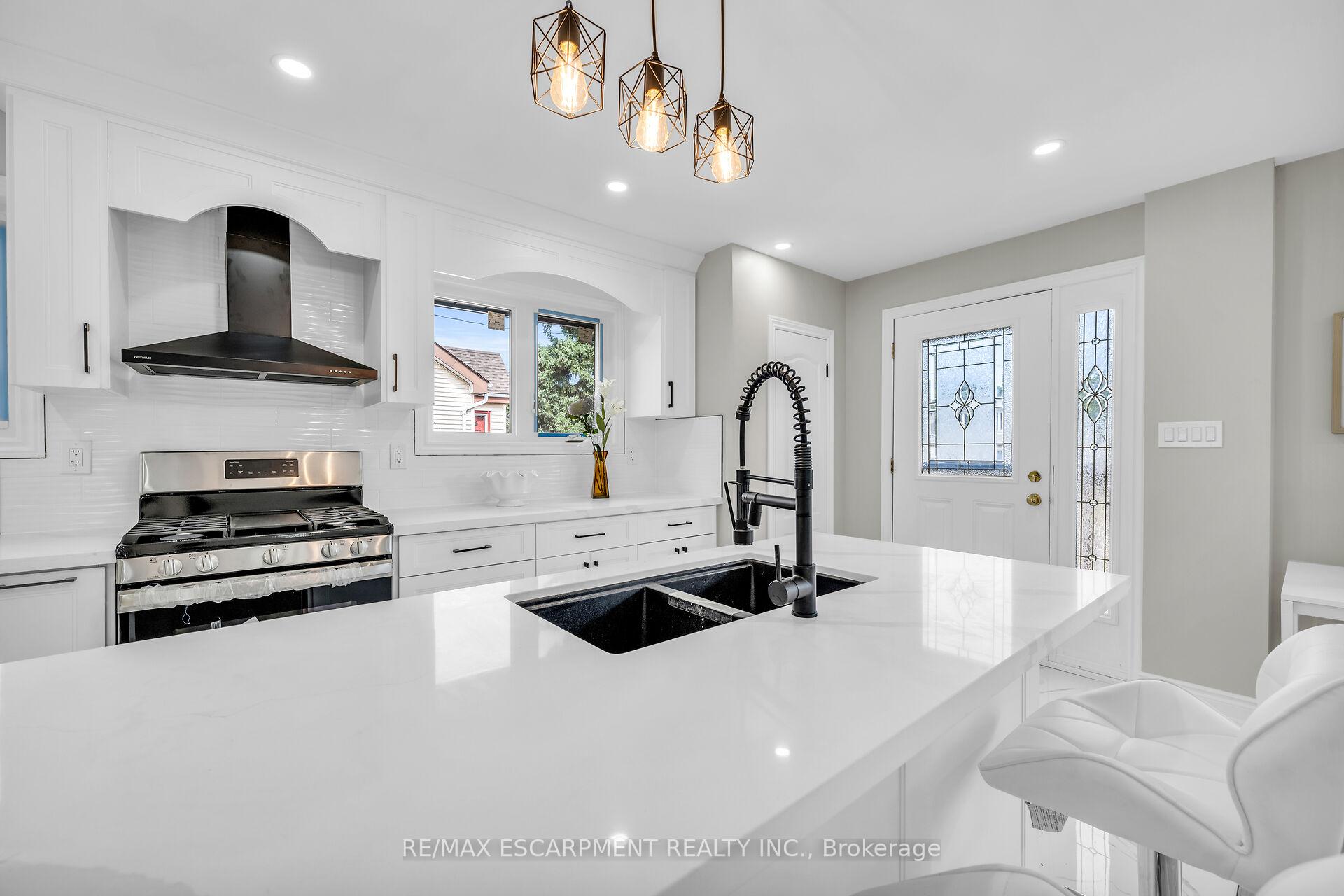 Photo 5 of 66 Howe Avenue, Hamilton, Hill Park — HOMEH