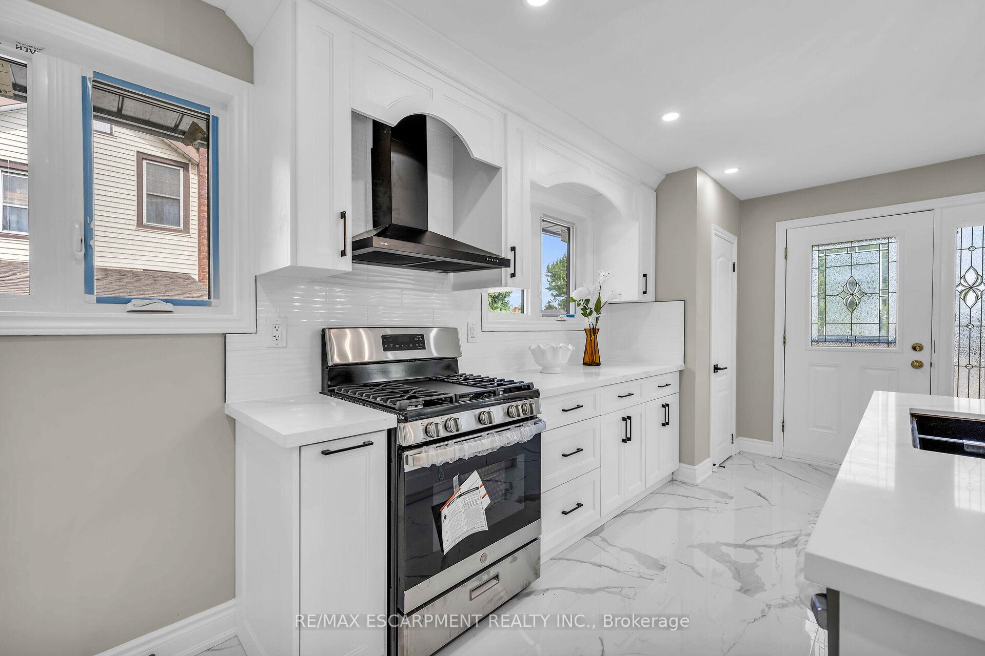Photo 7 of 66 Howe Avenue, Hamilton, Hill Park — HOMEH