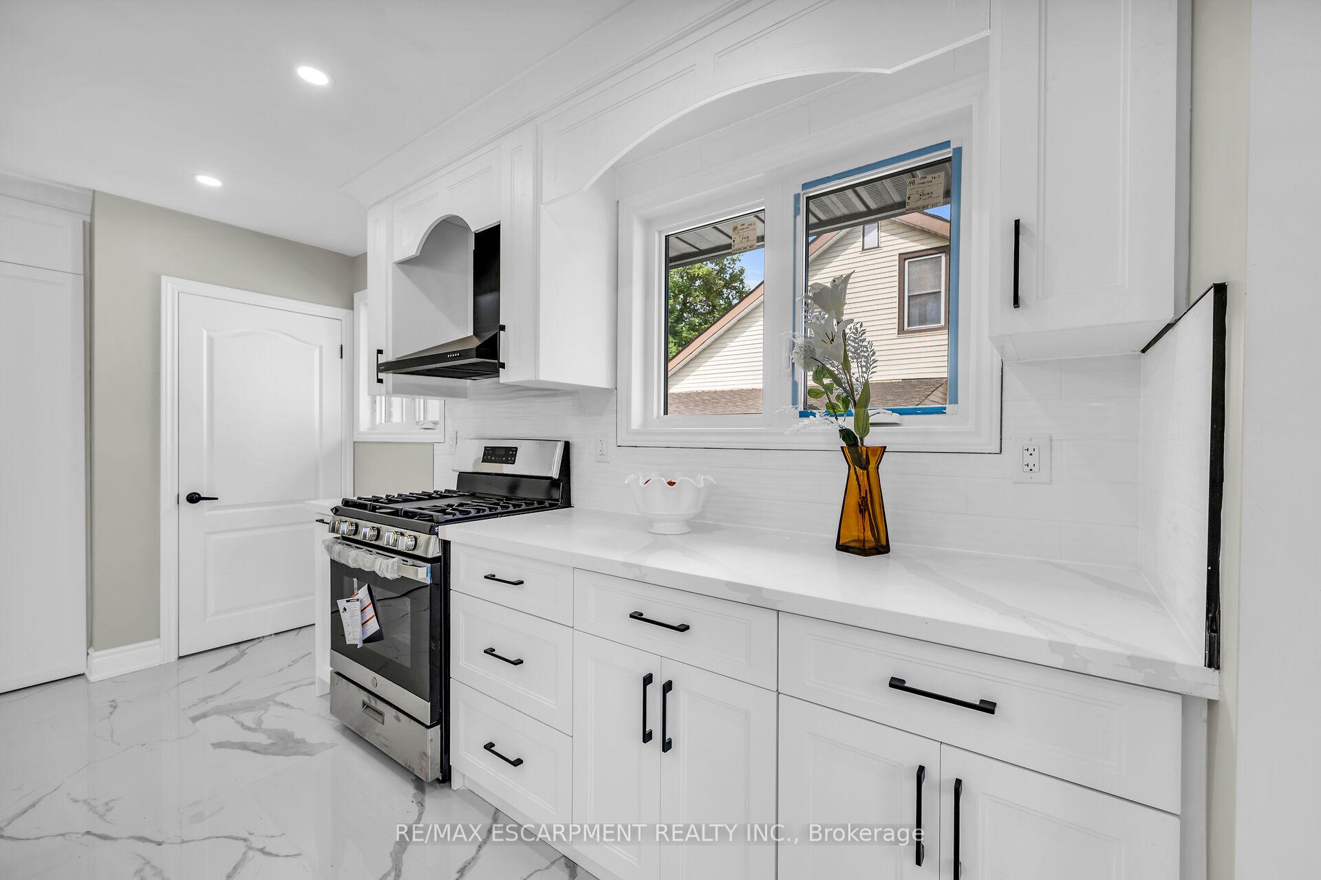 Photo 10 of 66 Howe Avenue, Hamilton, Hill Park — HOMEH
