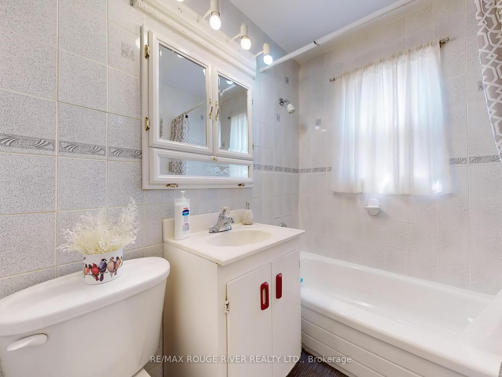 Photo 32 of 204 Westview Boulevard, Toronto, O'Connor-Parkview — HOMEH