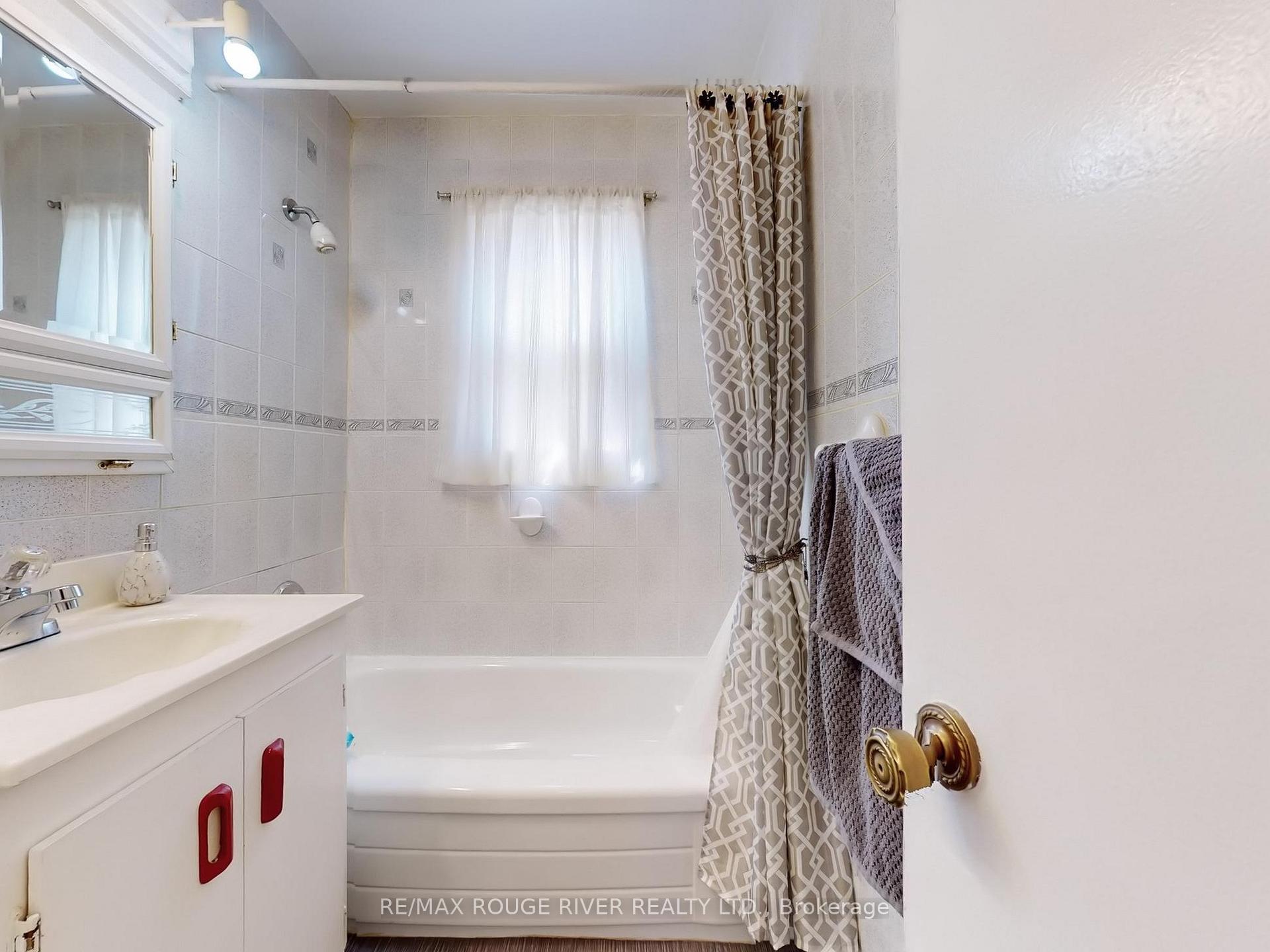 Photo 6 of 204 Westview Boulevard, Toronto, O'Connor-Parkview — HOMEH