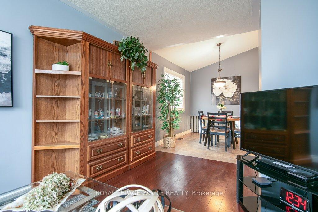 Photo 14 of 8 Dawn Ridge Drive, Kitchener — HOMEH