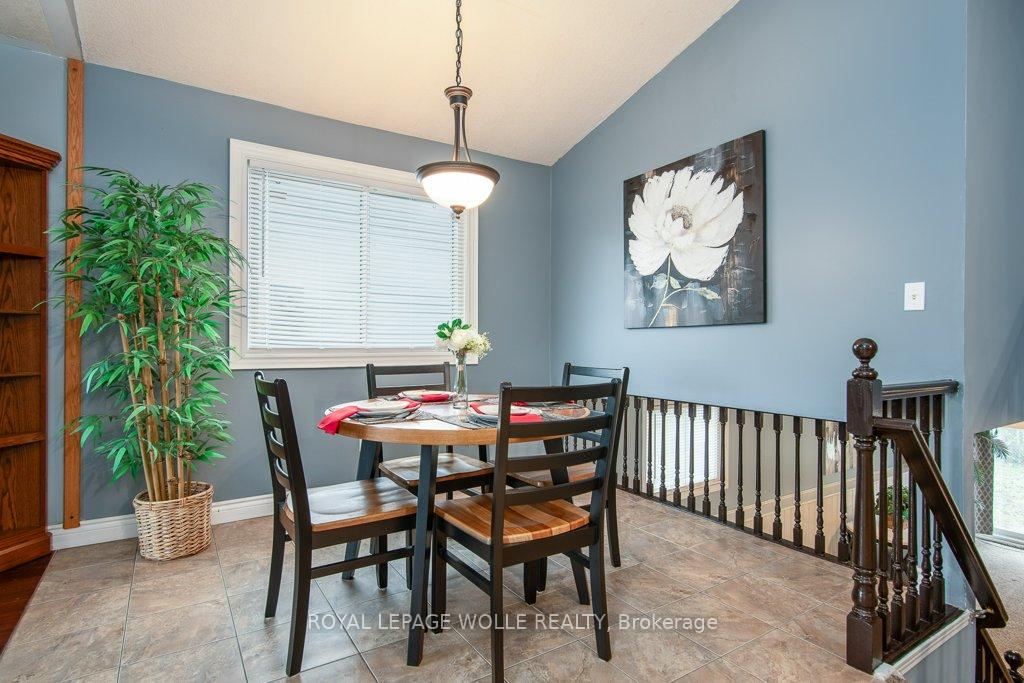 Photo 17 of 8 Dawn Ridge Drive, Kitchener — HOMEH