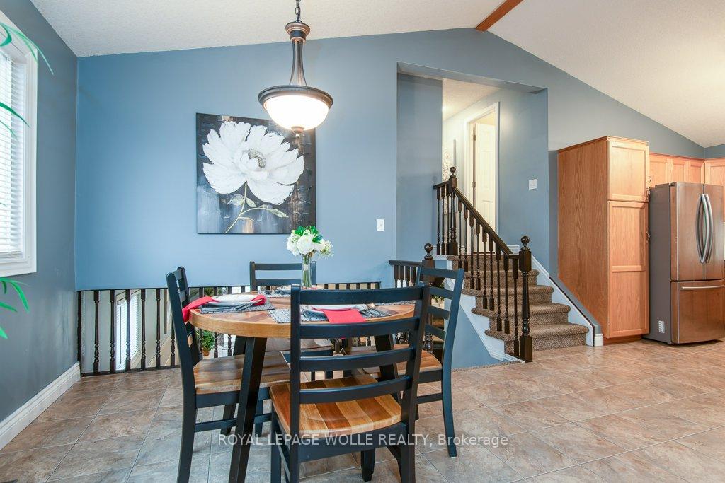 Photo 5 of 8 Dawn Ridge Drive, Kitchener — HOMEH