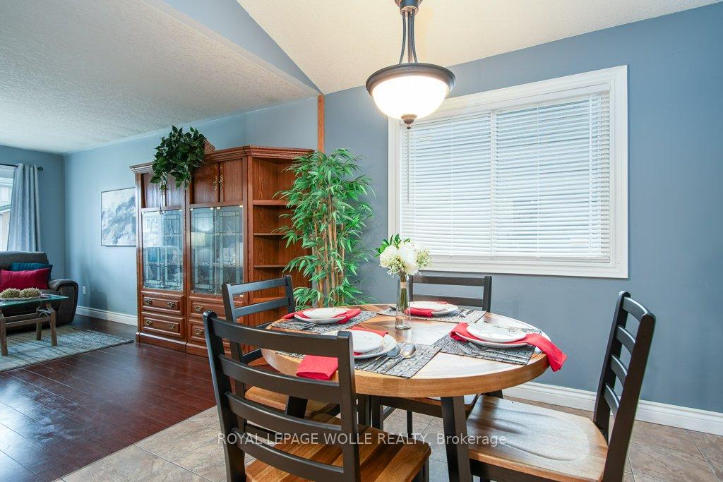 Photo 6 of 8 Dawn Ridge Drive, Kitchener — HOMEH