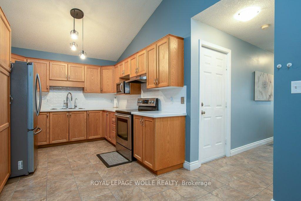 Photo 8 of 8 Dawn Ridge Drive, Kitchener — HOMEH
