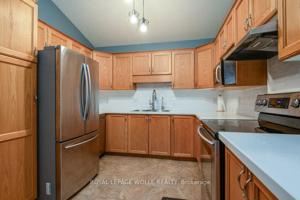 Photo 21 of 8 Dawn Ridge Drive, Kitchener — HOMEH