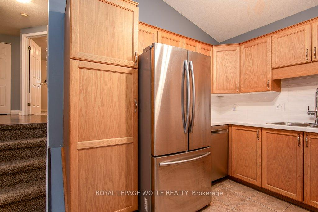 Photo 10 of 8 Dawn Ridge Drive, Kitchener — HOMEH