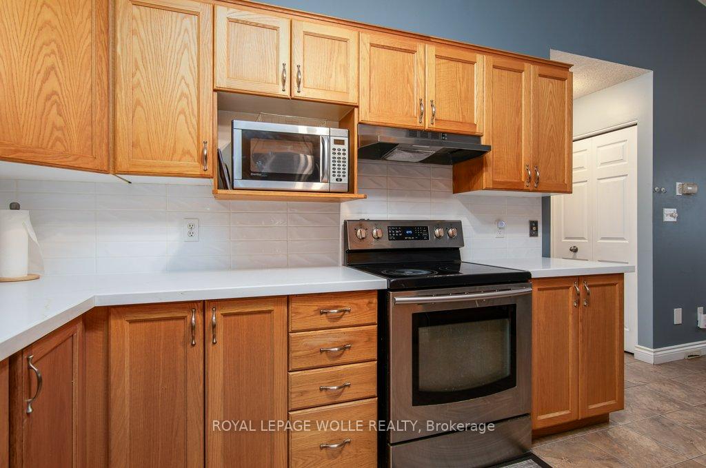 Photo 13 of 8 Dawn Ridge Drive, Kitchener — HOMEH