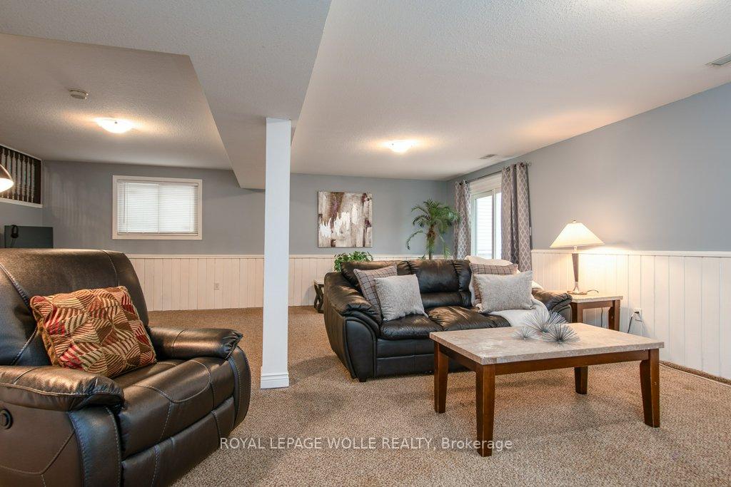 Photo 23 of 8 Dawn Ridge Drive, Kitchener — HOMEH