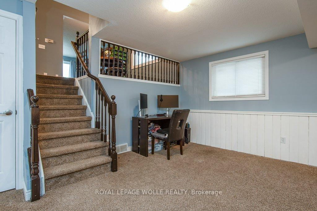 Photo 32 of 8 Dawn Ridge Drive, Kitchener — HOMEH