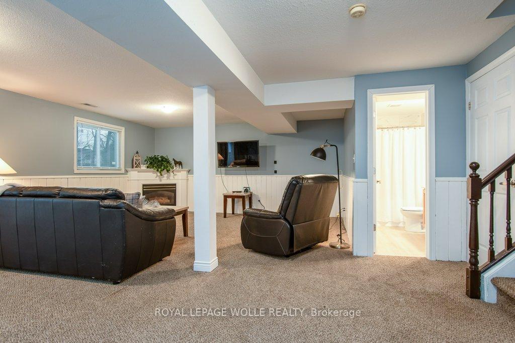 Photo 24 of 8 Dawn Ridge Drive, Kitchener — HOMEH