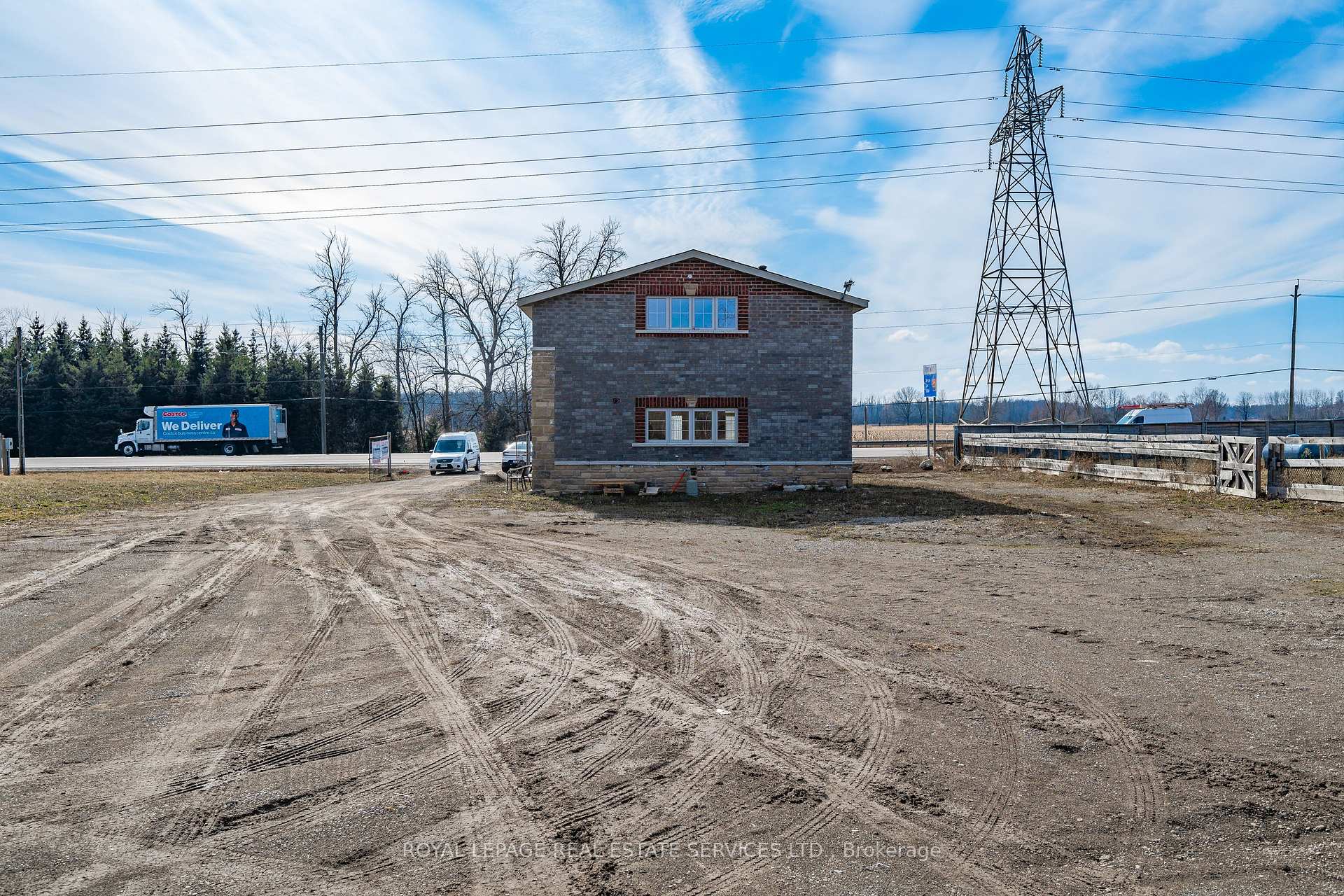 Photo 8 of 1268 Highway 6 N, Hamilton, Rural Flamborough — HOMEH