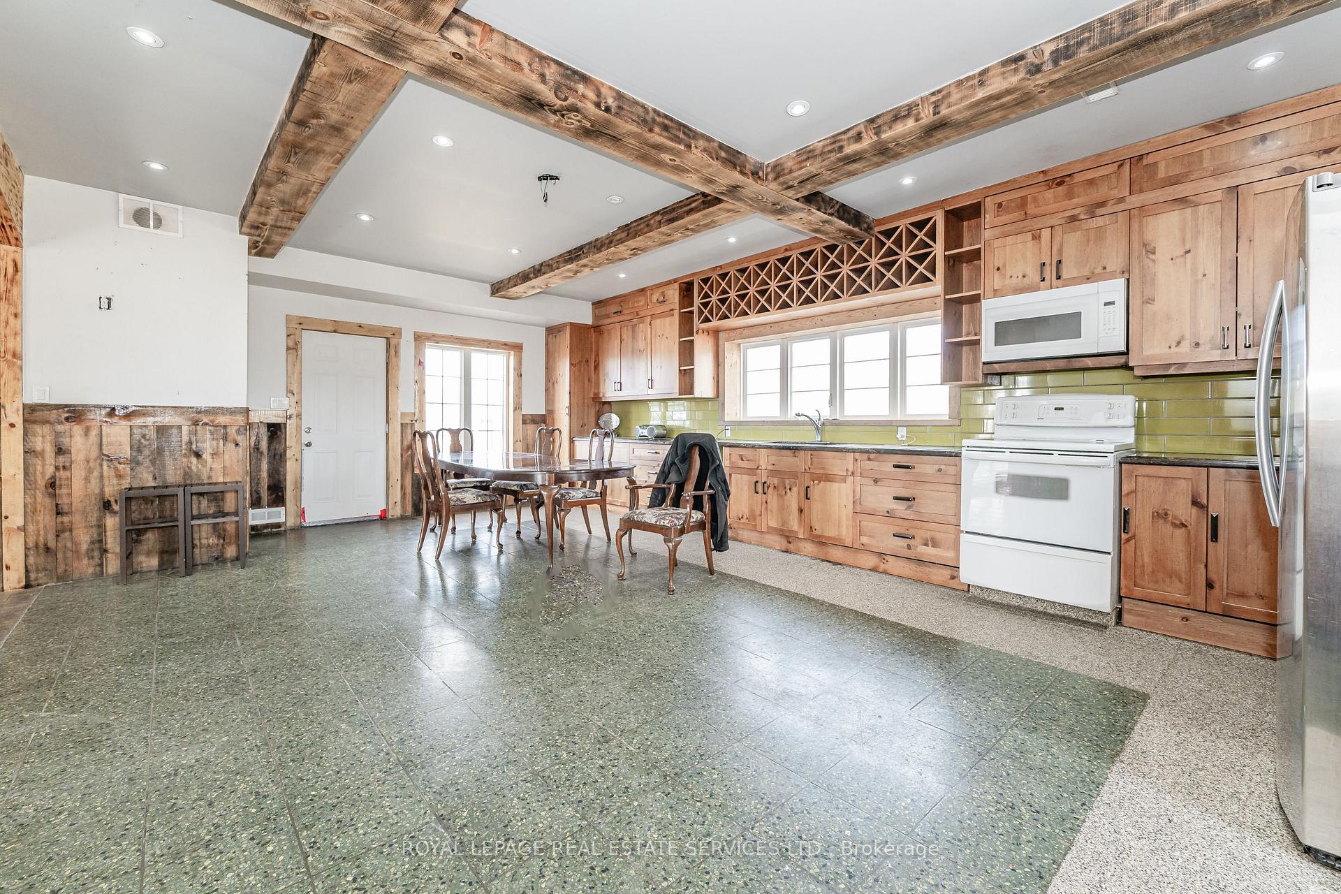 Photo 18 of 1268 Highway 6 N, Hamilton, Rural Flamborough — HOMEH