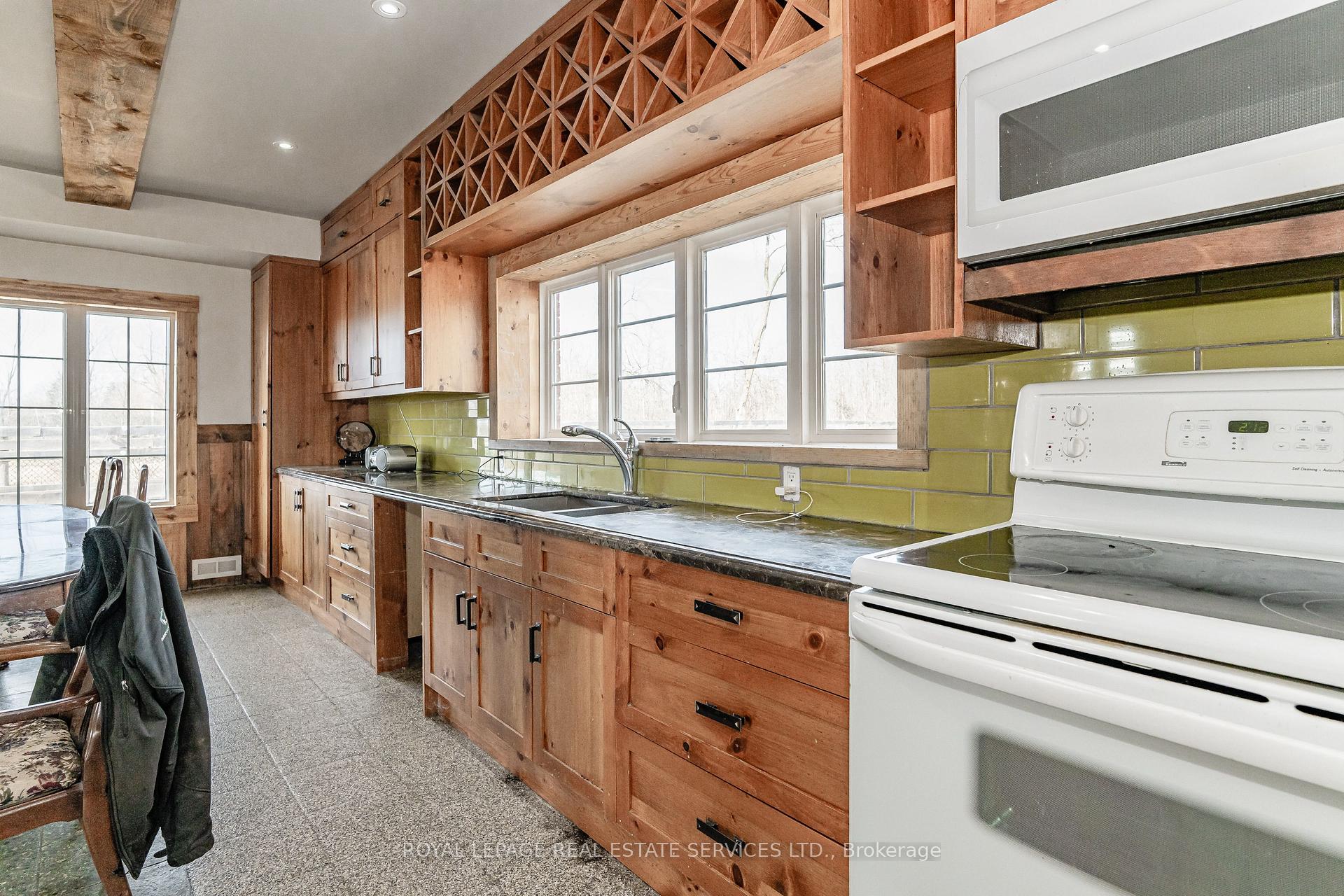 Photo 29 of 1268 Highway 6 N, Hamilton, Rural Flamborough — HOMEH
