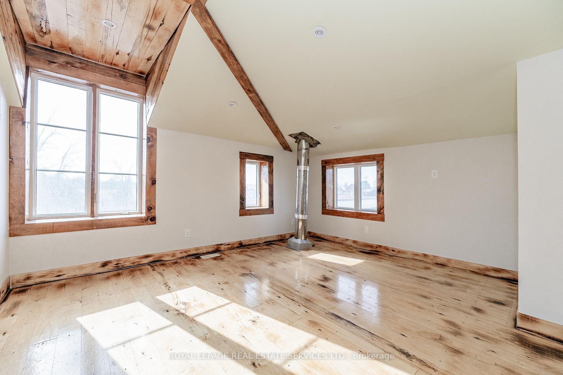 Photo 27 of 1268 Highway 6 N, Hamilton, Rural Flamborough — HOMEH