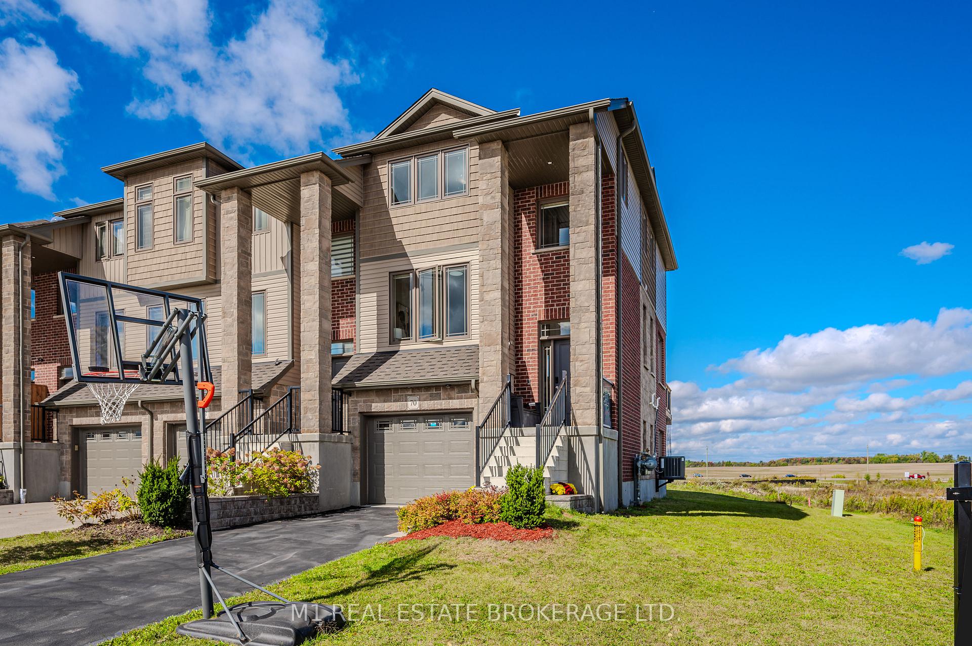 Front of 70 Loxleigh Lane