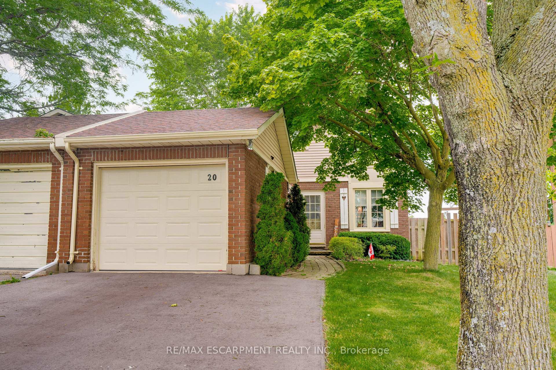 Front of 20 Elmvale Court
