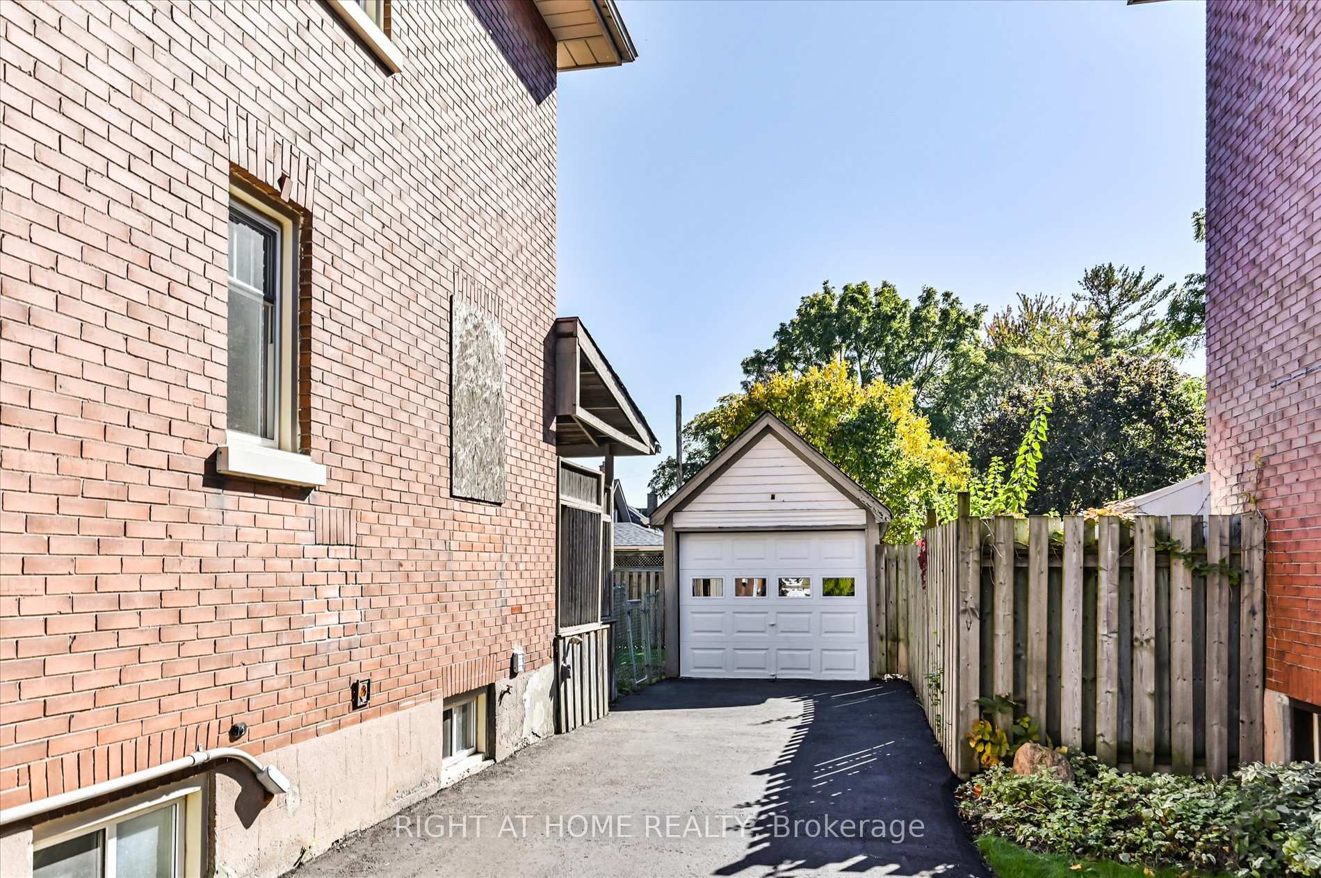 Photo 39 of 59 Greta Street, Oshawa, O'Neill — HOMEH
