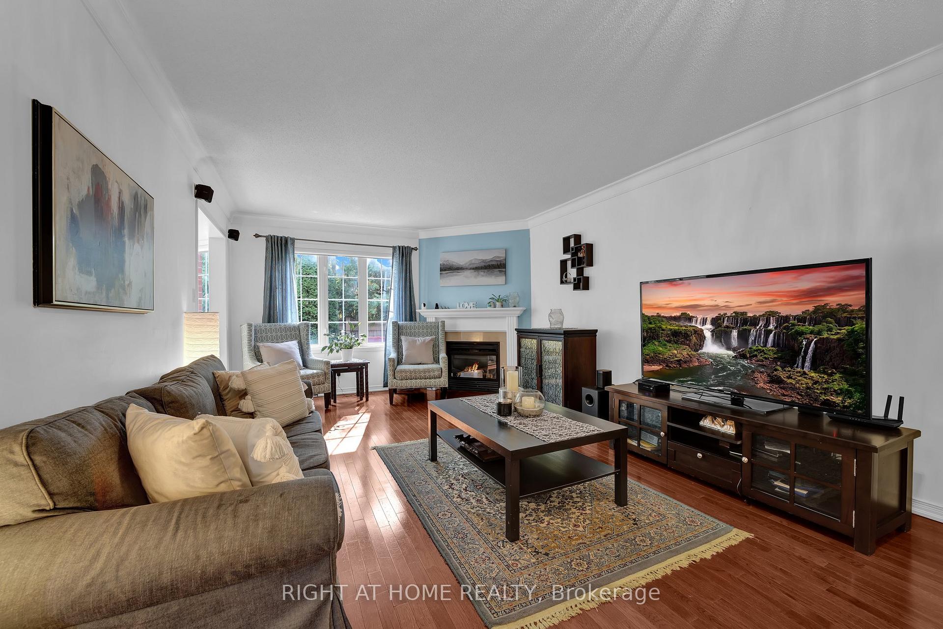 Photo 2 of 58 Starr Crescent, Aurora, Bayview Northeast — HOMEH