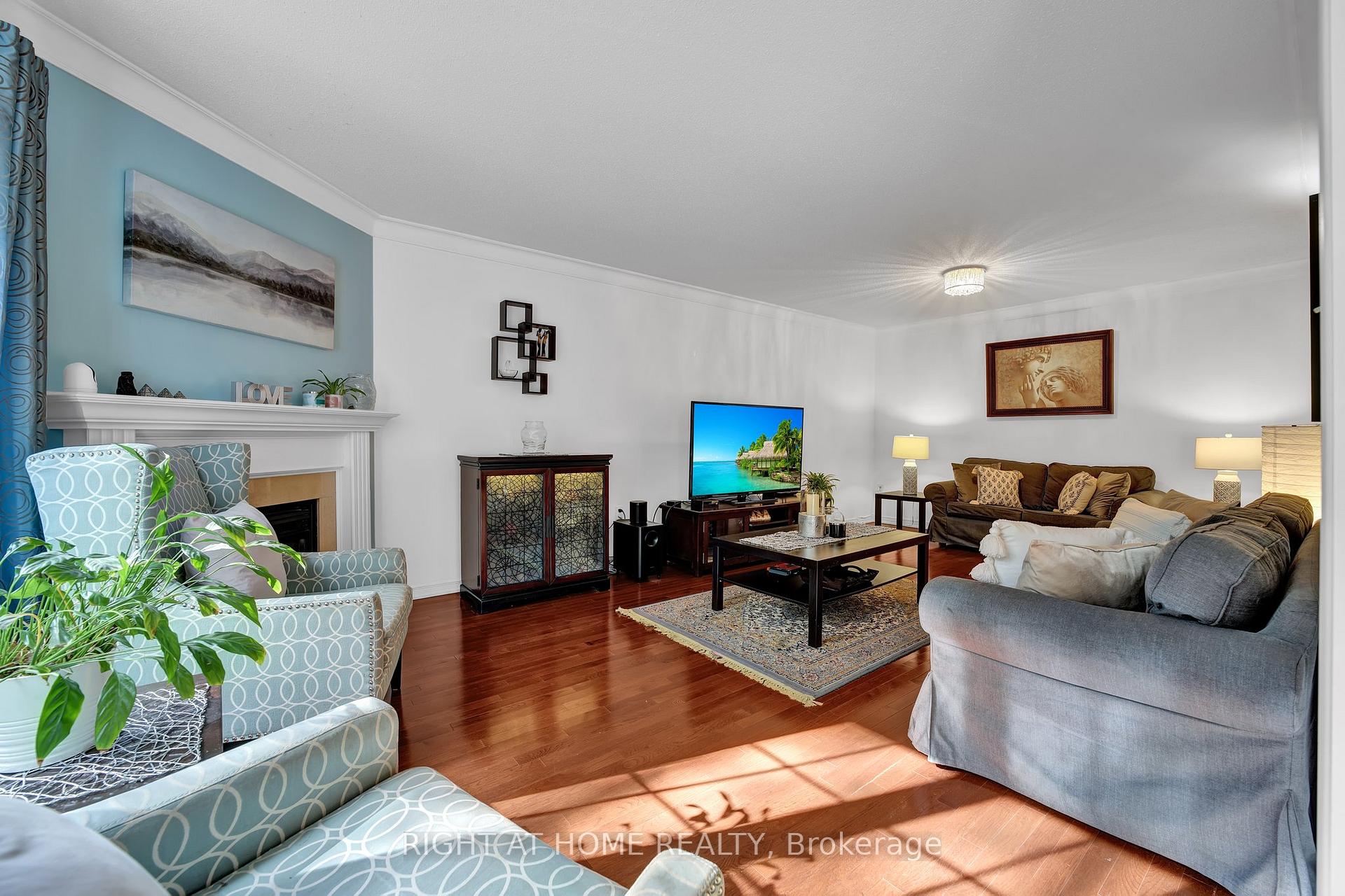 Photo 7 of 58 Starr Crescent, Aurora, Bayview Northeast — HOMEH