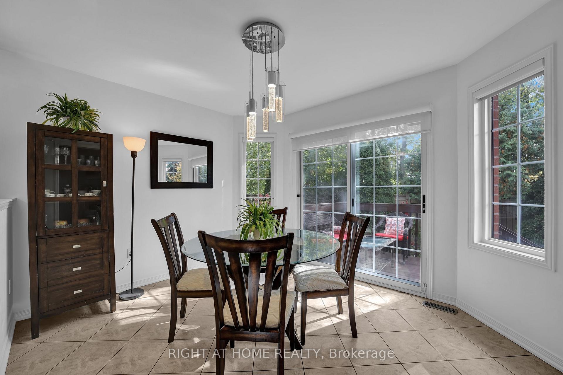 Photo 8 of 58 Starr Crescent, Aurora, Bayview Northeast — HOMEH