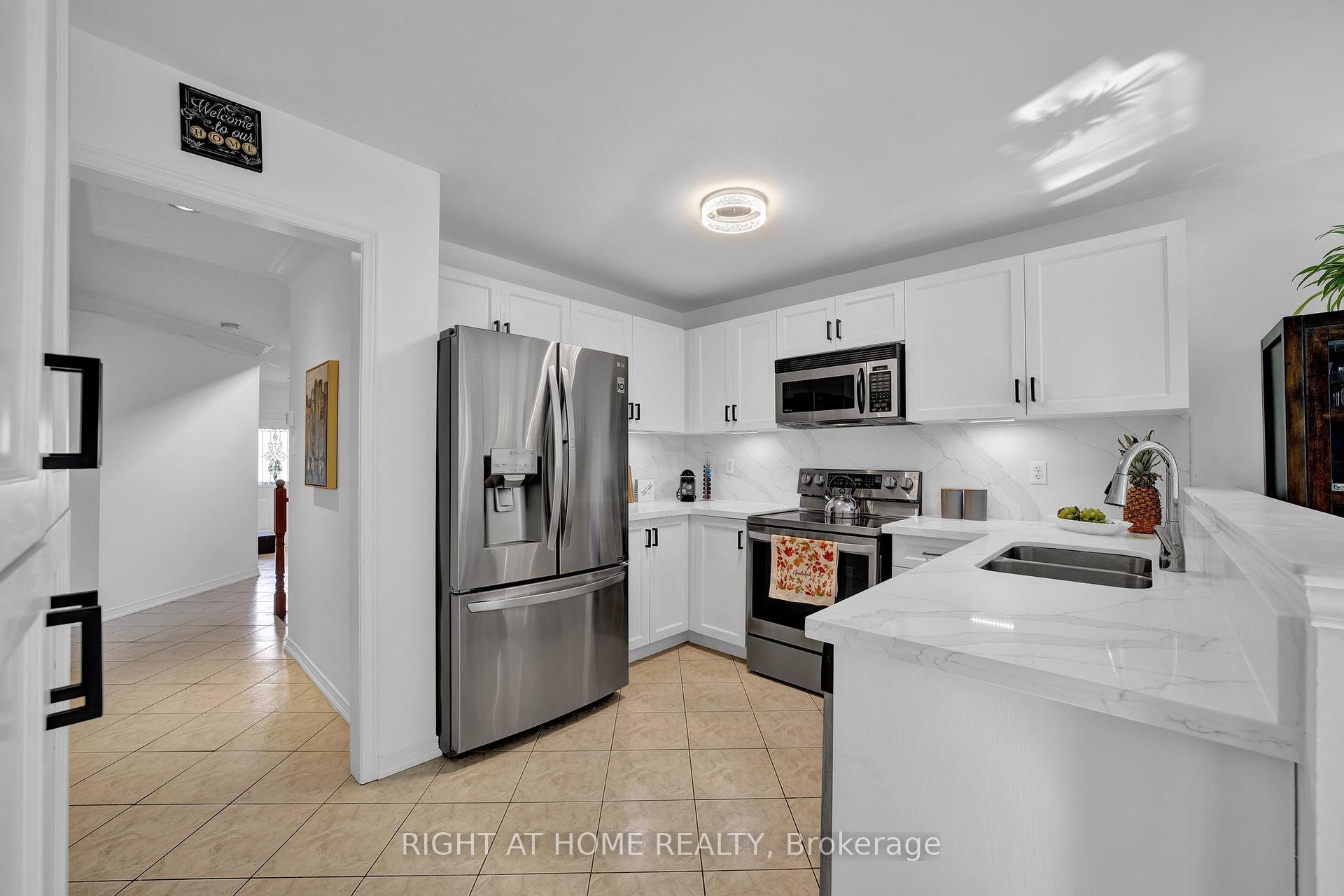 Photo 6 of 58 Starr Crescent, Aurora, Bayview Northeast — HOMEH