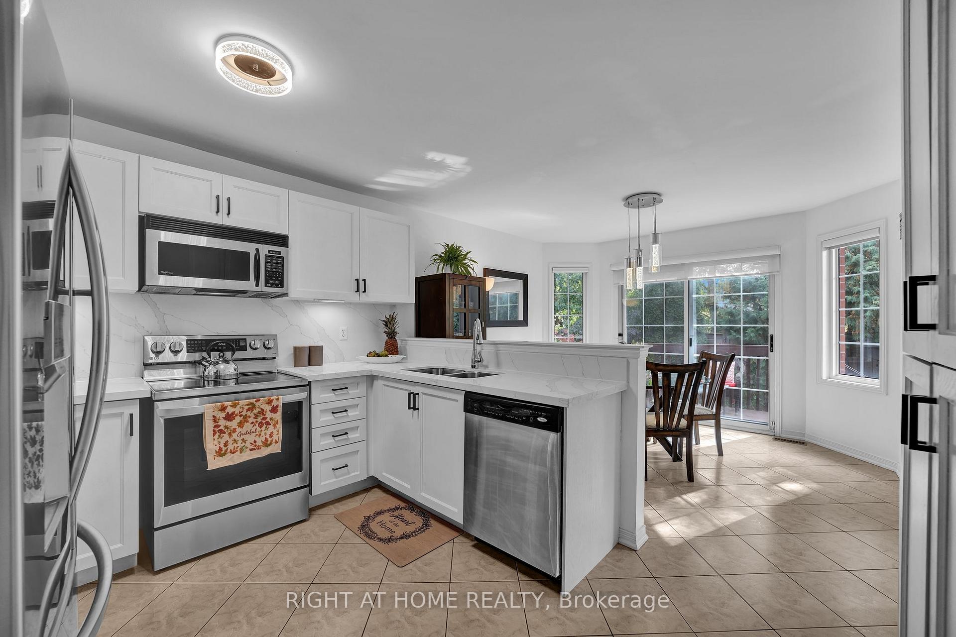 Photo 10 of 58 Starr Crescent, Aurora, Bayview Northeast — HOMEH