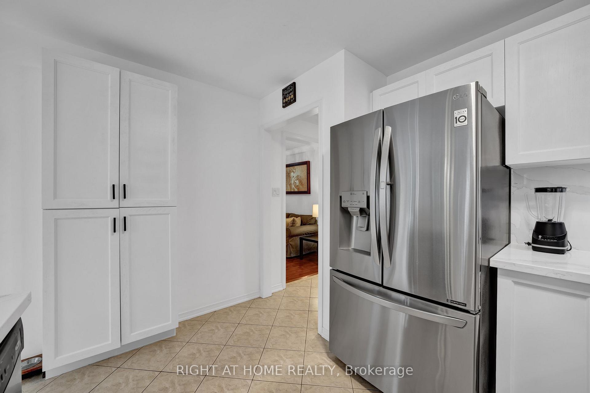 Photo 19 of 58 Starr Crescent, Aurora, Bayview Northeast — HOMEH