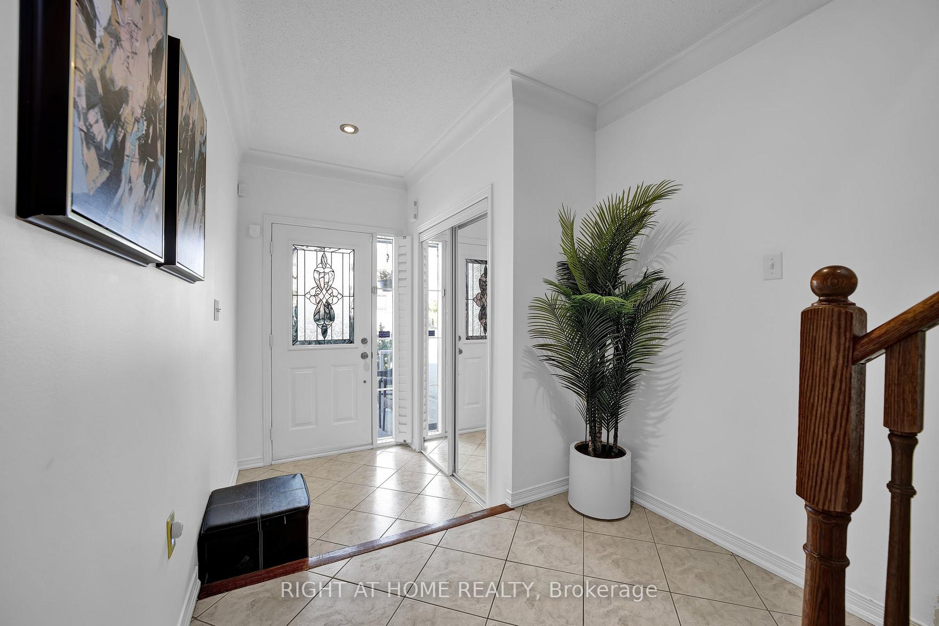 Photo 12 of 58 Starr Crescent, Aurora, Bayview Northeast — HOMEH