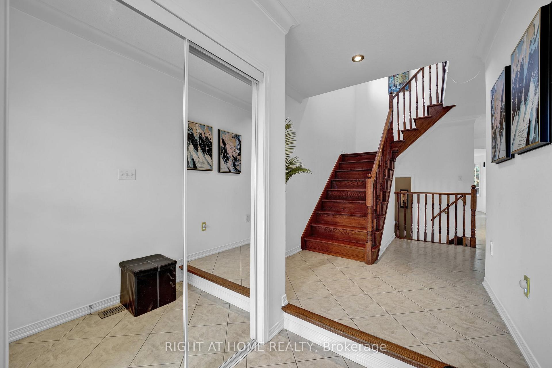 Photo 11 of 58 Starr Crescent, Aurora, Bayview Northeast — HOMEH