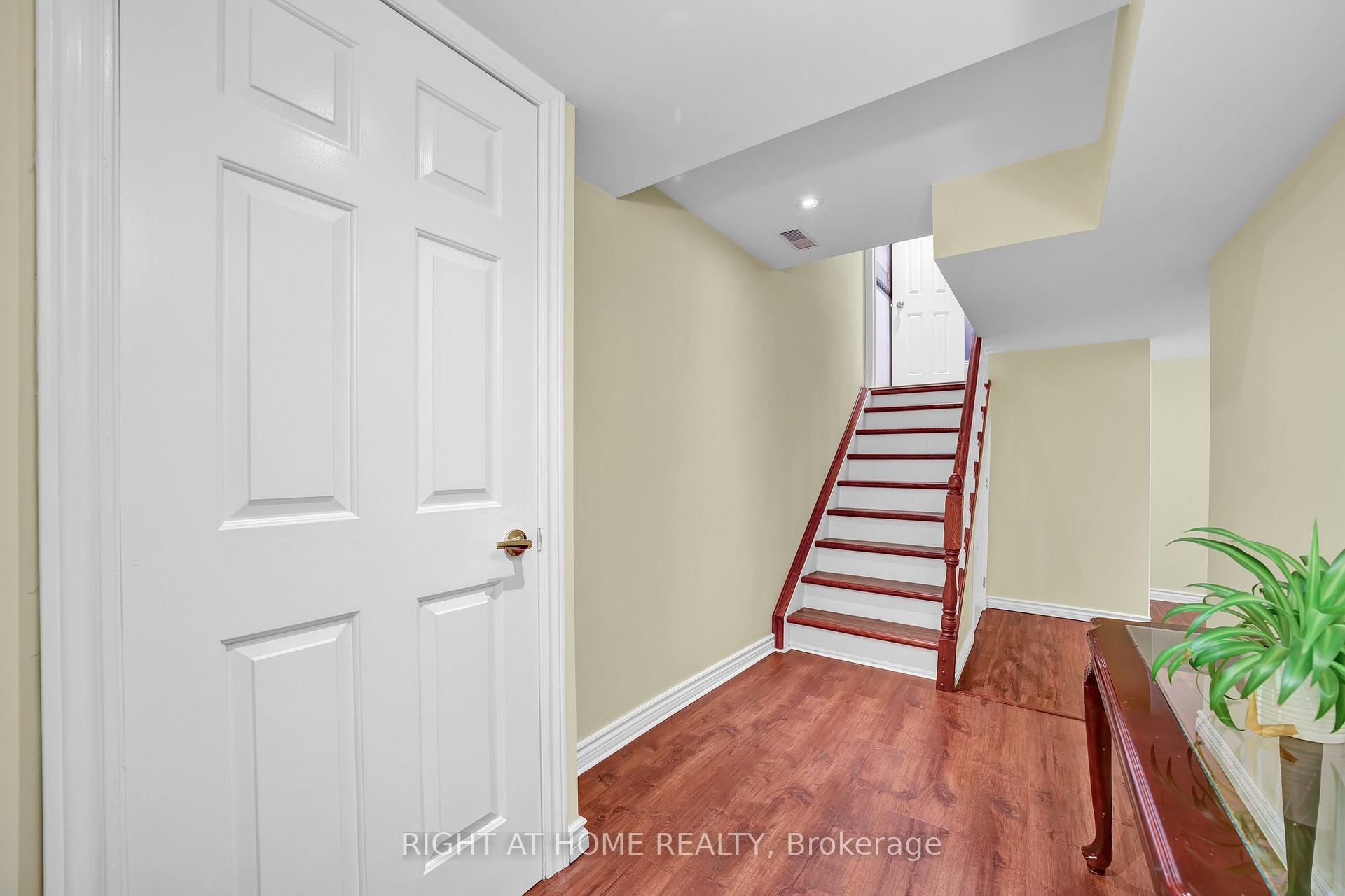 Photo 13 of 58 Starr Crescent, Aurora, Bayview Northeast — HOMEH