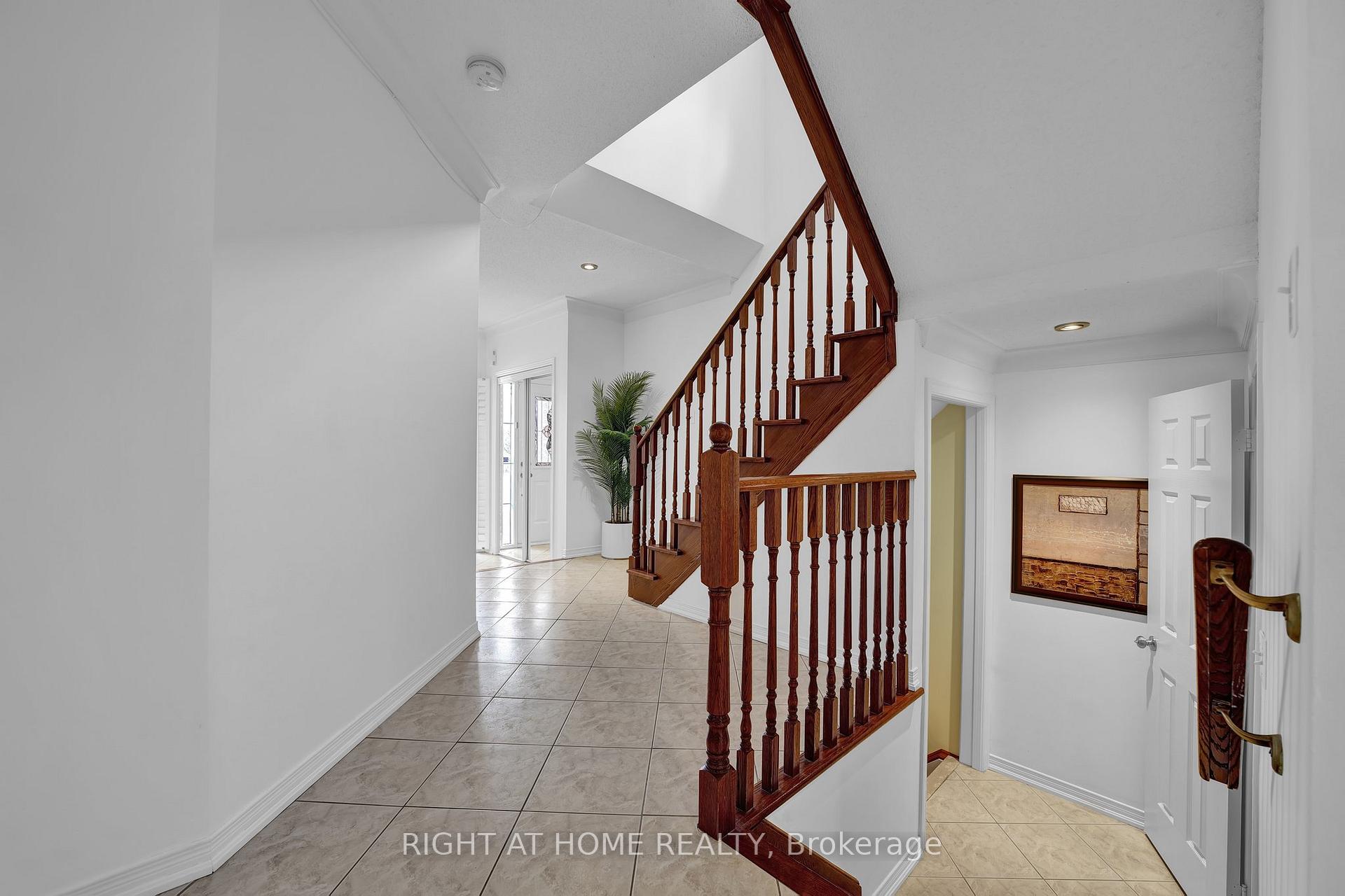 Photo 24 of 58 Starr Crescent, Aurora, Bayview Northeast — HOMEH