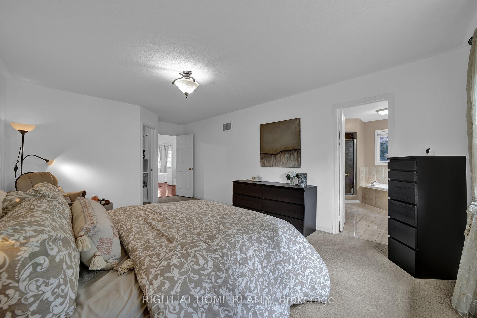 Photo 32 of 58 Starr Crescent, Aurora, Bayview Northeast — HOMEH